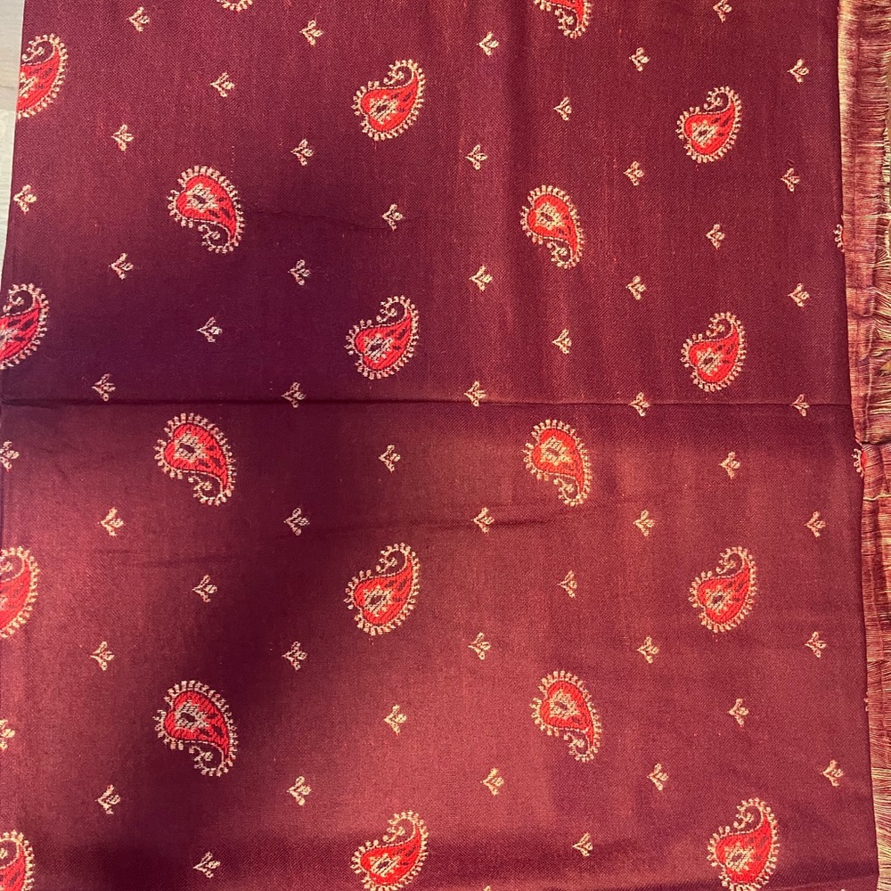 Genuine Kashmiri Shawl with Red and Gold Patterns - Picture 5 of 5